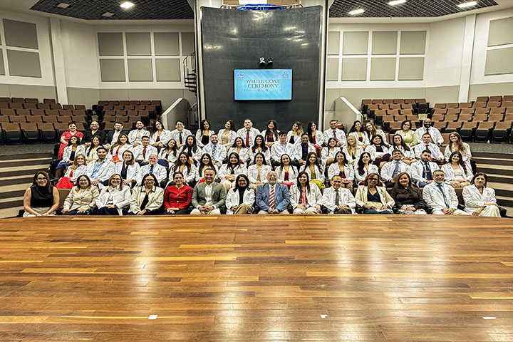 Ceremonia de bata blanca School of Dental Medicine